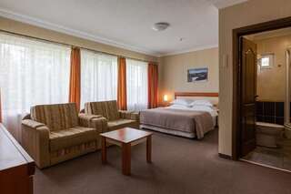 Отель Bukovel Hotel Буковель Улучшенный двухместный номер с 1 кроватью-1