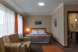 Отель Bukovel Hotel Буковель Улучшенный двухместный номер с 1 кроватью-2